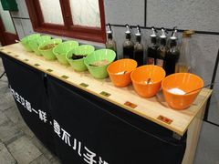 自助调料区-超越炭火牛蛙火锅鸡(河东店)