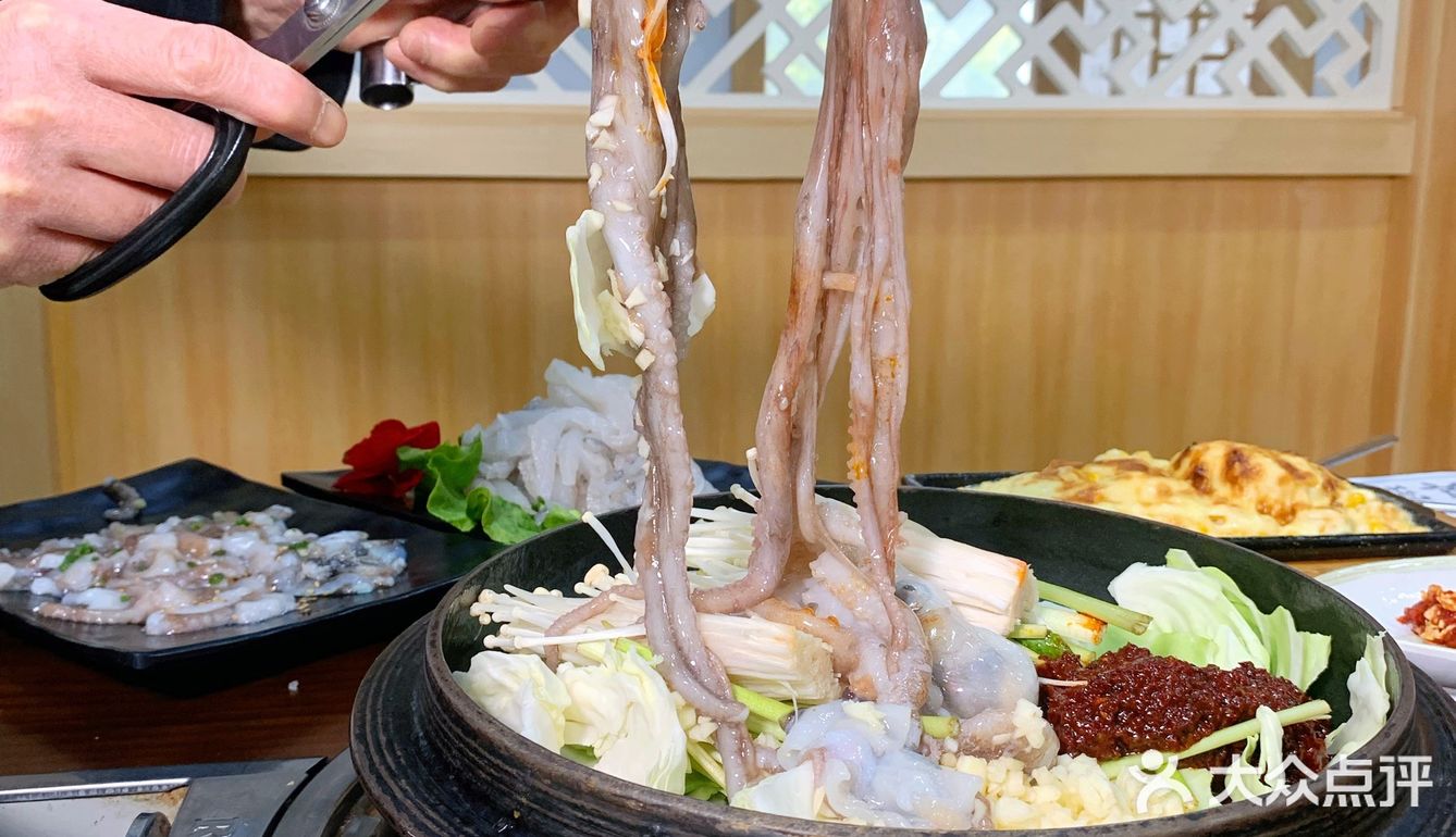 韩锅欧巴强力推荐理由就是章鱼太顶了，对我我这种吃货来说
