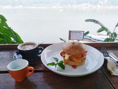 面河而坐-Saffron Coffee