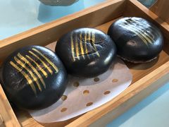 黑金流沙包-粤域茶餐厅