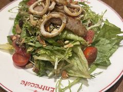 烤辣肉肠鲜鱿鱼柚子沙律-Entrecôte 法国牛扒馆(保利·时光里店)