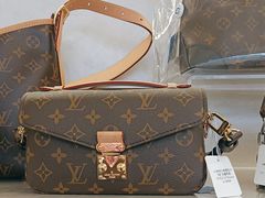 -六六奢品·vintage中古·回收二手奢侈品包包手表首饰(环球港店)