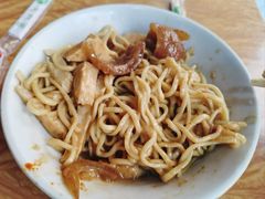 -松树干拌面店