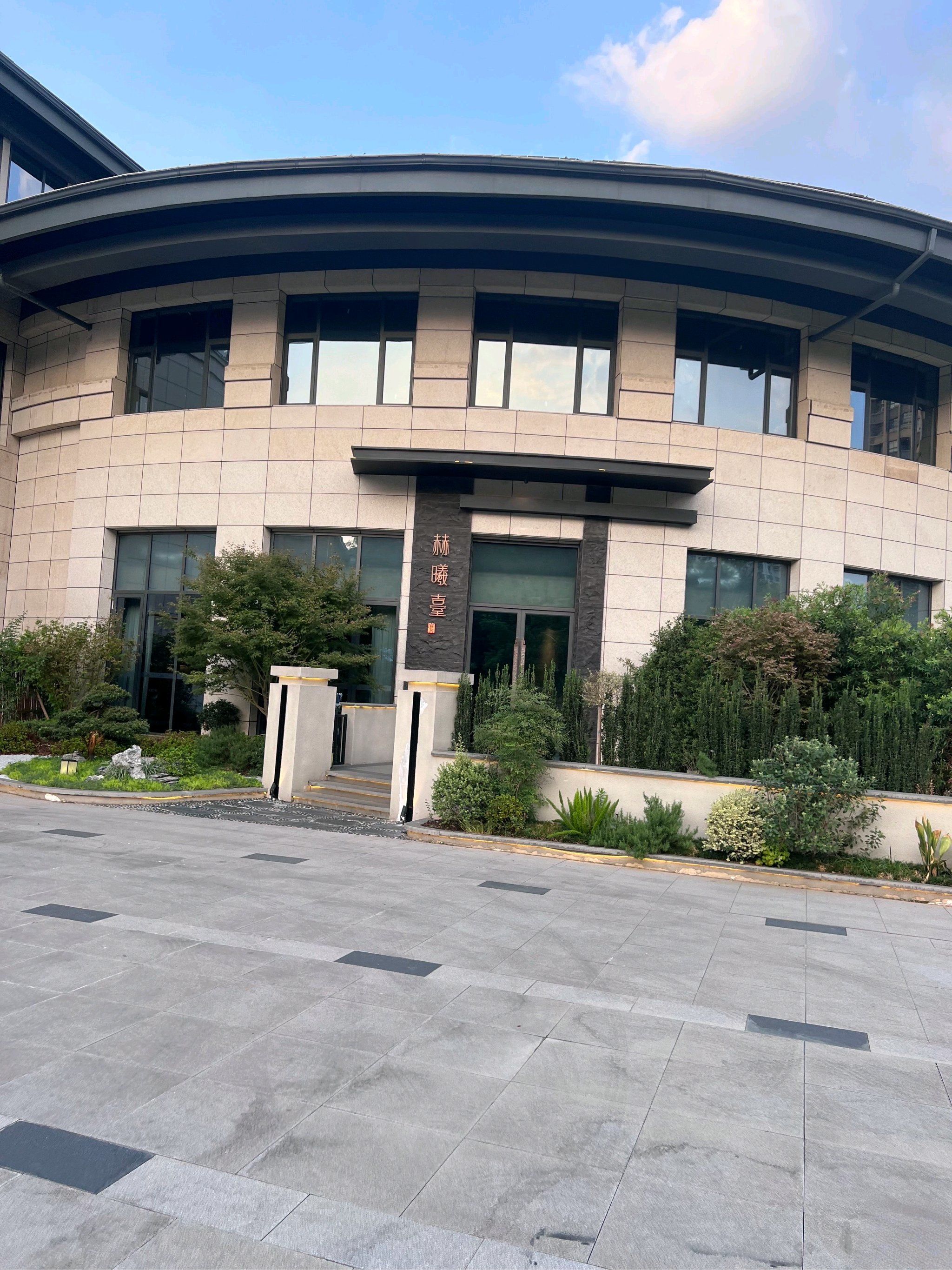 这家店私密性不错,停车很方便,到大门口就