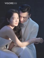 -雪中彩影婚纱摄影·微光艺术中心