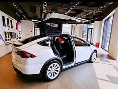 -TESLA 特斯拉(上海太古汇体验店)
