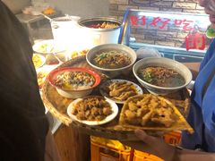 -爆炸头阿姨小四川正宗川味小吃(无任何分店)