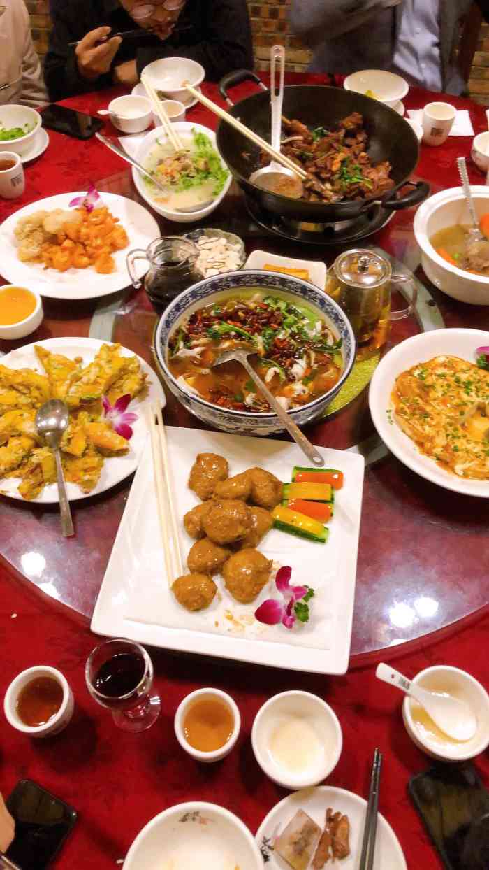 聚贤庄(南城店)-"第一次来这家网红店,听说很97喔,就在路.