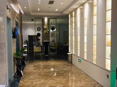 -潮漫酒店(北京通州环球度假区临河里地铁站店)