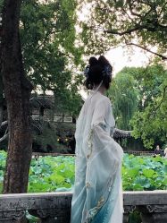 -一揽芳华汉服旗袍体验馆(拙政园店)