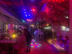 -樱花里音乐餐吧·牛扒椰子鸡(东圃店)
