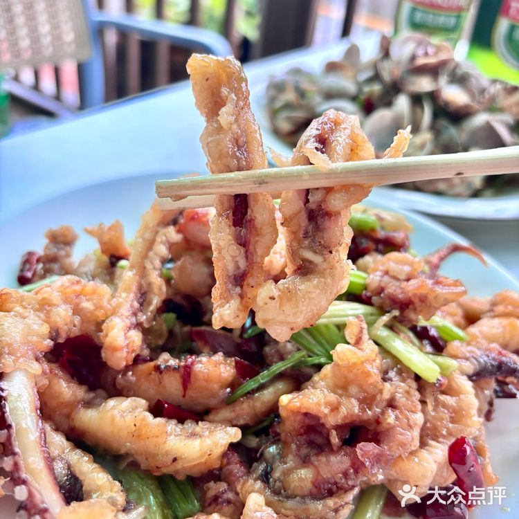 逛完啤酒城，正好来品尝美食啦~