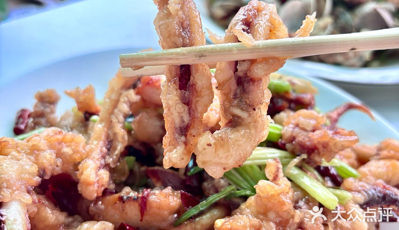 逛完啤酒城，正好来品尝美食啦~