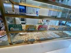 面包甜点陈列柜-袁亮宏饺子云吞(侯家桥菜场店)