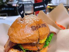 夏威夷牛肉汉堡-shark burger·鲨鱼汉堡(交子大道店)