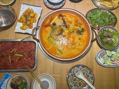 -洱火云南酸菜牛肉火锅(石景山当代商城店)