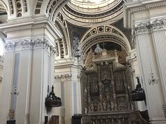 -皮拉尔圣母圣殿主教座堂