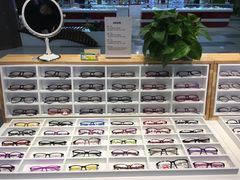 -MiRi眼镜连锁·蔡司·尼康控优点合作店(莘庄店)