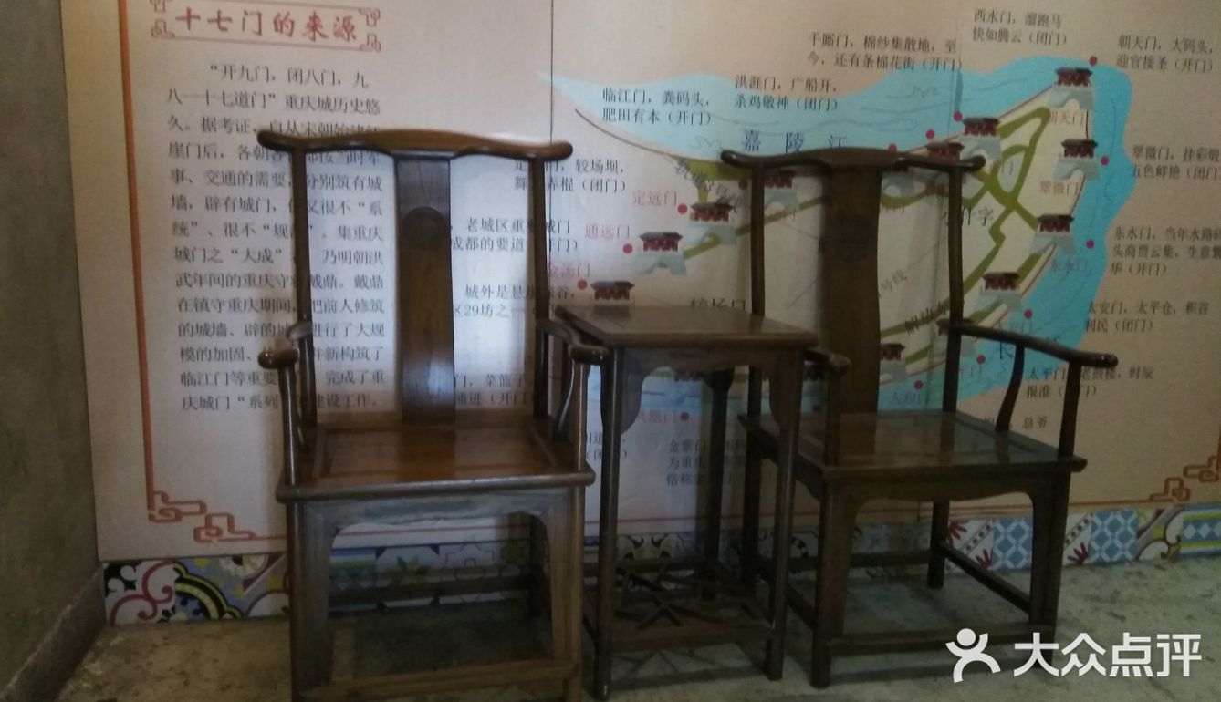 看环境，应该是喝咖啡的地吧，实际上是一个烫火锅的地儿