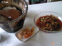 夫妻肺片和论桶卖的米饭,以及送的小咸菜-龙凤瓦罐煨汤馆(清江东路店)