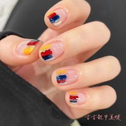 -吉吉靓甲美睫