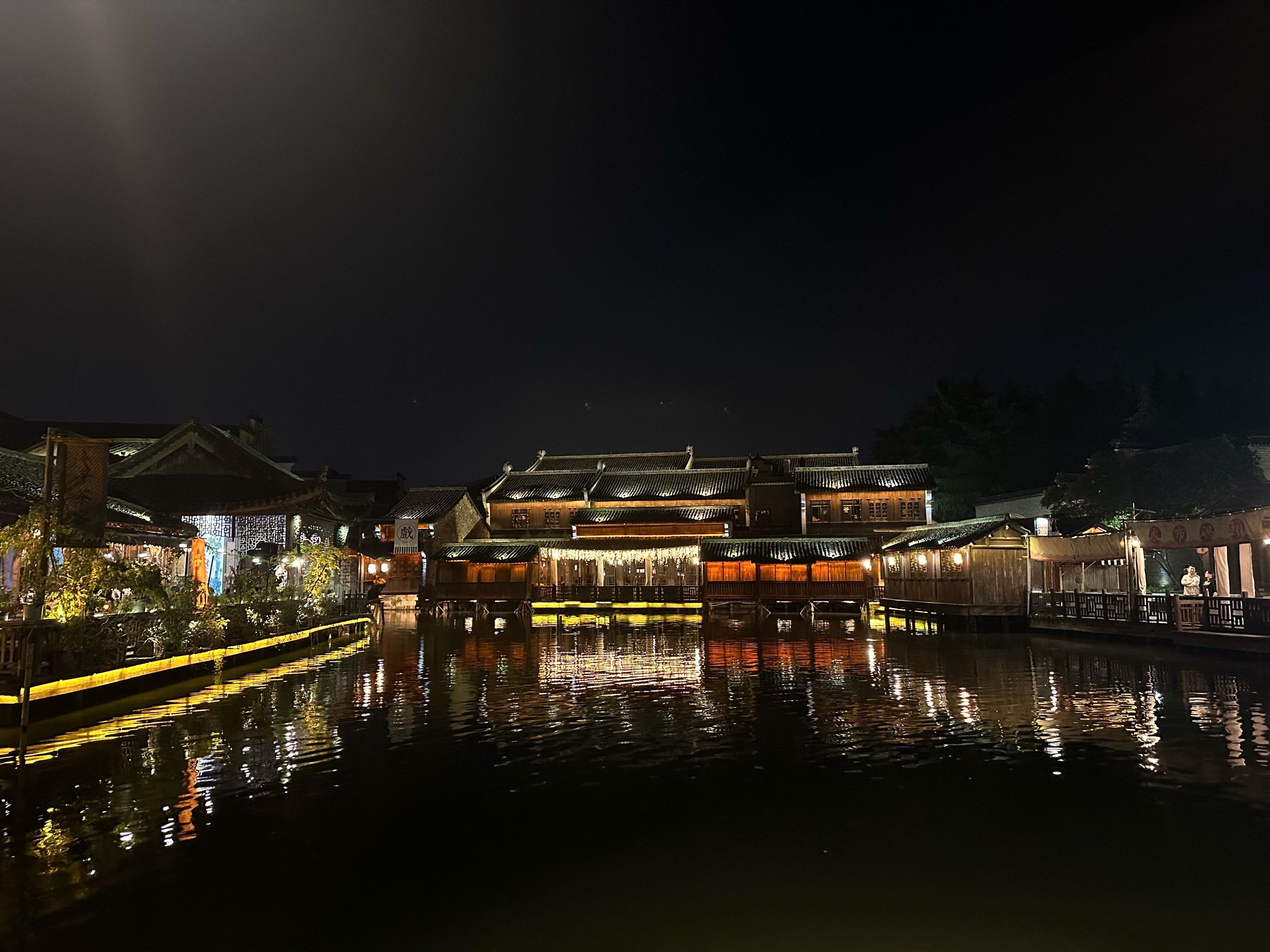 夜游古镇别样美