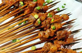 Charcoal-Grilled Beef Skewers
