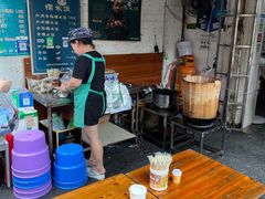 -梁阿婆廿年老牌扣肉糯米饭