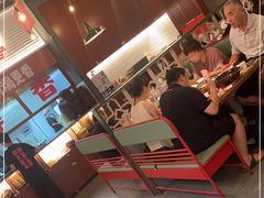 等位区-恭喜上堓砂锅焗·海鲜大排档(闵行龙湖店)