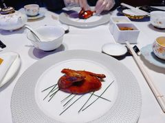 玻璃脆皮乳鸽-名人坊·新派粤菜(河西奥体博览中心金鹰世界店)