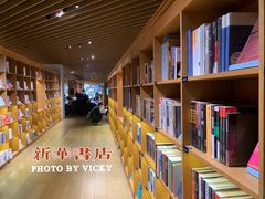 -新华文创·光的空间