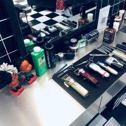 -Devilhands Barbershop男士理容店