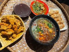 -爆炸头阿姨小四川正宗川味小吃(无任何分店)
