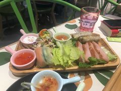 东南亚风味小吃拼盘-越弥越南传统美食馆