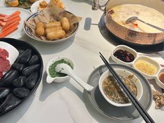 -洪氏嗨捞·广东猪肚鸡·椰子鸡火锅(西咸万象城店)