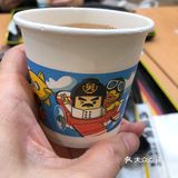 本来想在广场内找到临时就餐点，然尔并没有