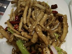 干煸茶树菇-添福来墨鱼饺子 · 海鲜东北菜(大连星海·黄浦路店)