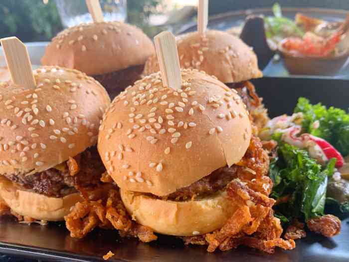 bluefrog蓝蛙(金桥店)-"周一汉堡买一送一,饮料也是买一续一,比较.