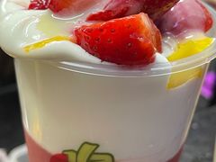 雪糕果肉草莓冰-十二中草莓冰·红豆沙冰屋(十二中店)