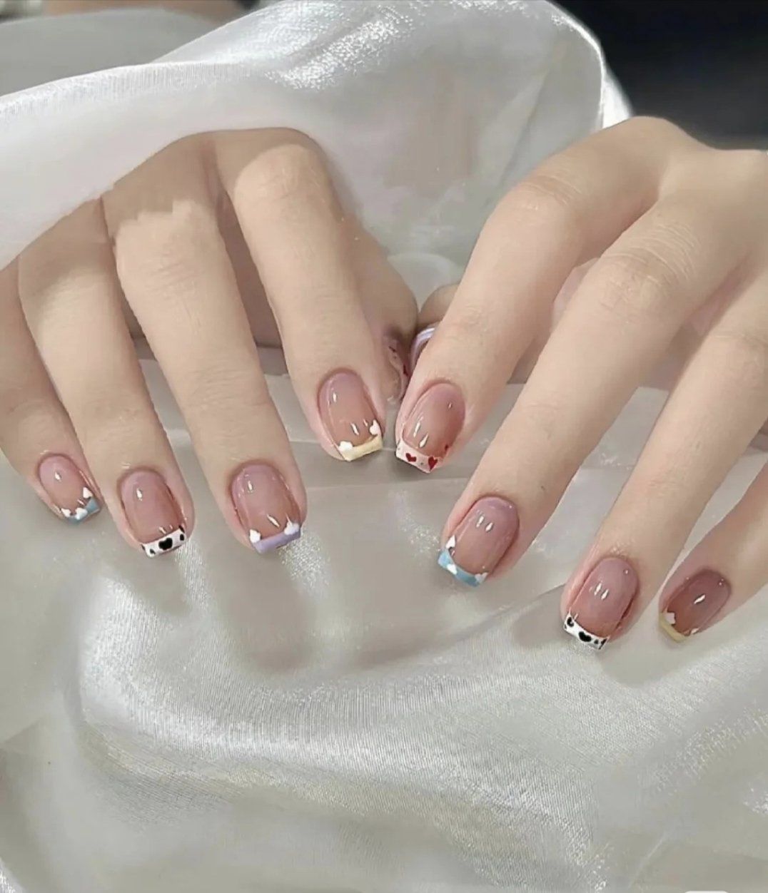 高级温柔夏天小短甲
#简约款美甲