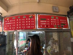 -鹿寨小何螺蛳粉店
