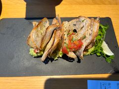 脆面包片配牛油果酱-The Diner X餐厅(青岛万象城店)