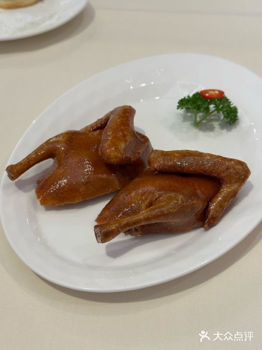 利苑酒家(金宝店)玻璃脆皮乳鸽图片