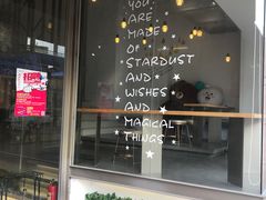 门面-顶东面包花园·生日蛋糕(世博店)