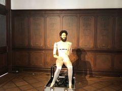 -Nathalie Djurberg与Hans Berg“牛皮纸包裹的月亮”-Prada荣宅当季展览