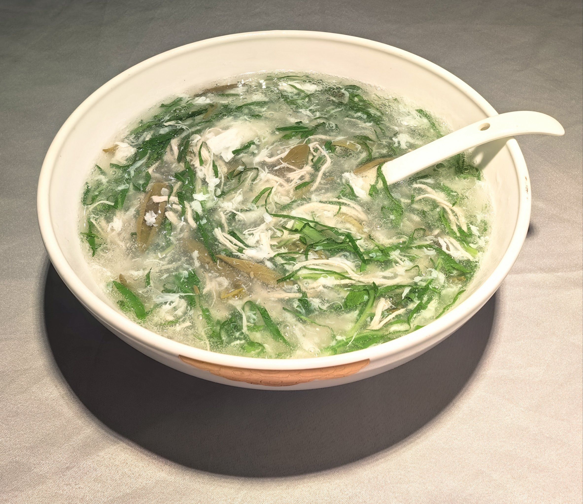 9代100的代金券,这次点了大煮干丝,莼菜鸡丝羹和红烧肉三个菜