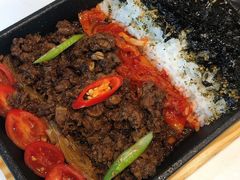 铁锹辣汁烤牛肉饭-七楽·韩式欢聚餐厅 치르치르(龙泉驿万达店)