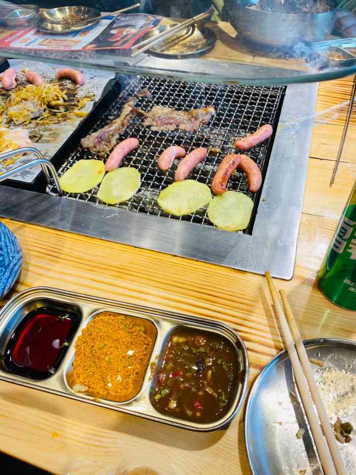 坛子李地摊烤肉(开发区红梅店)-"[调皮]菜品:菜品形式很有特色,腌好的