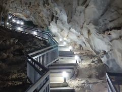 -百色大石围天坑群