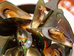 白葡萄酒绘煮篮口贝-鲨鱼美式餐厅酒吧Sharky